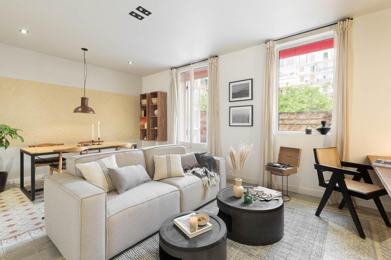 Jaiz - 2 Bedrooms And Terrace In Eixample Esquerra Barcelona