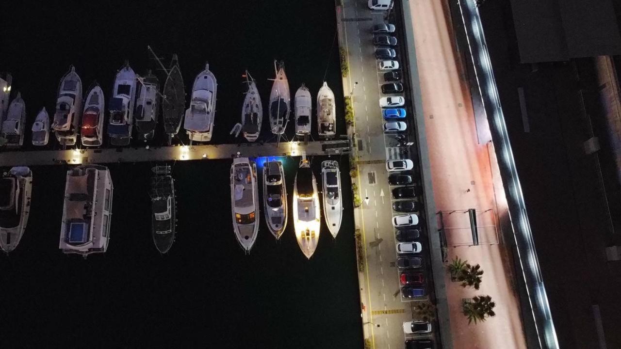 Classic Boat Botel Barcelona