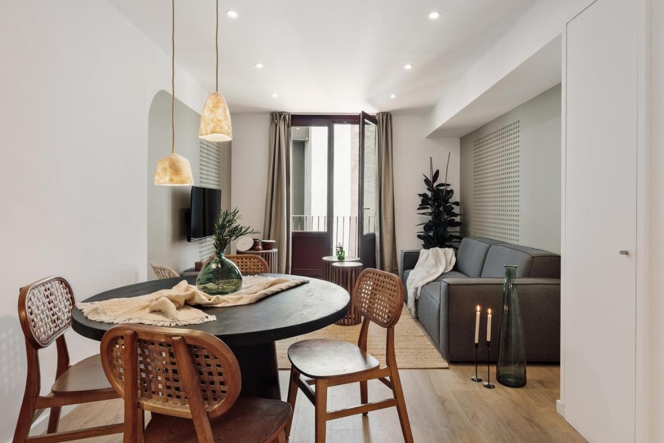 Apartamento Eboli - 3 Bedrooms, Balcony And Terrace In Ciutat Vella Barcelona