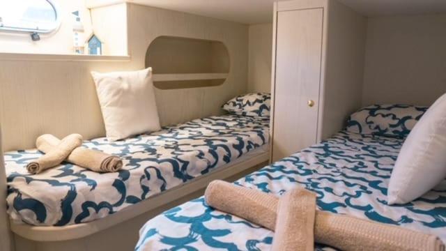 Yate En Port Forum Hotel en barco Barcelona
