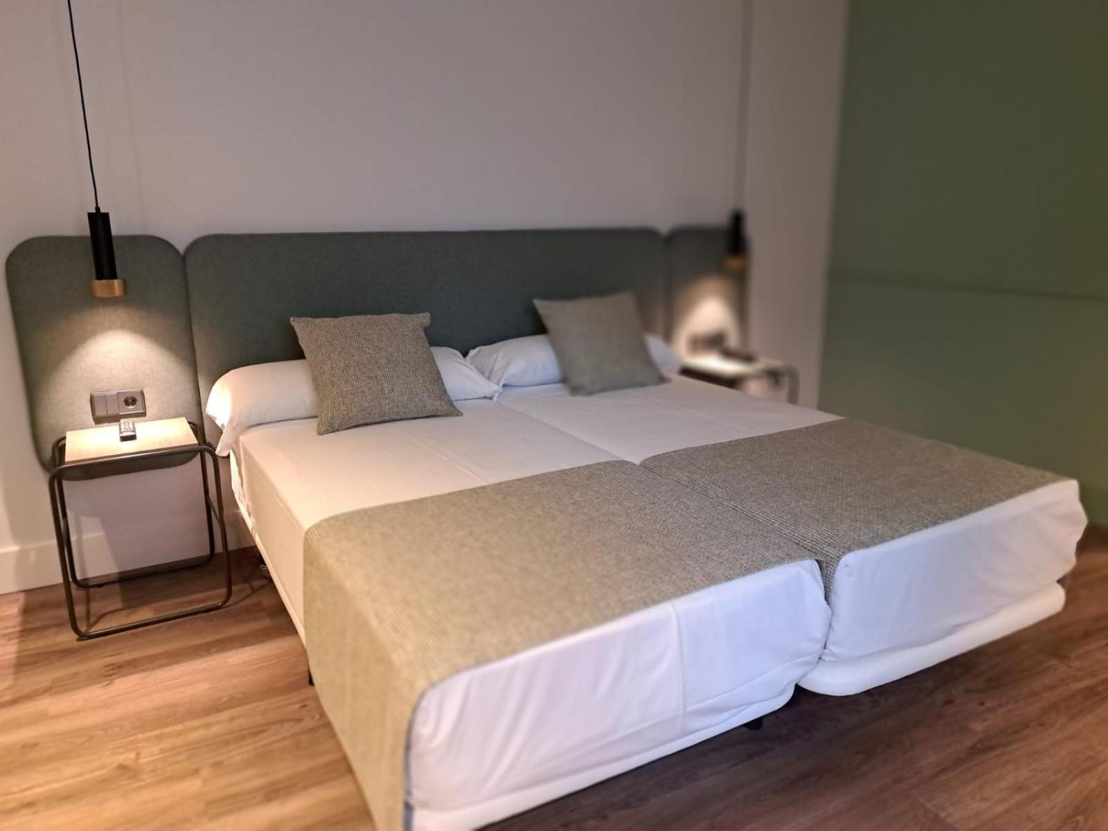 Via Augusta Hotel 2*