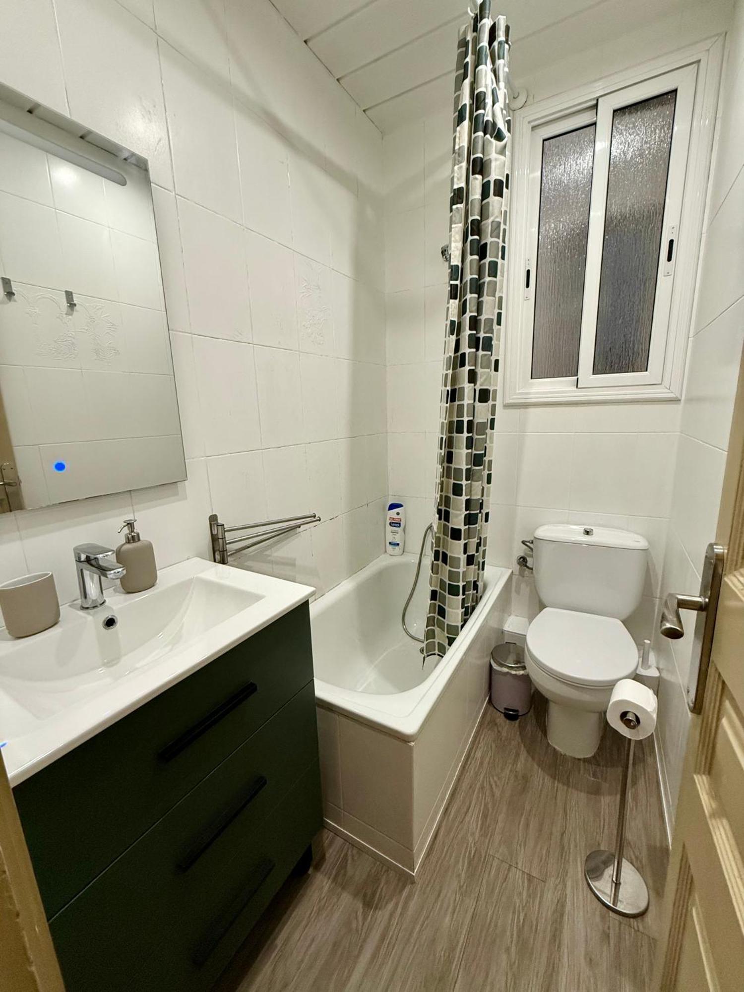 Newly Renovated Stylish Eixample - Great Location *