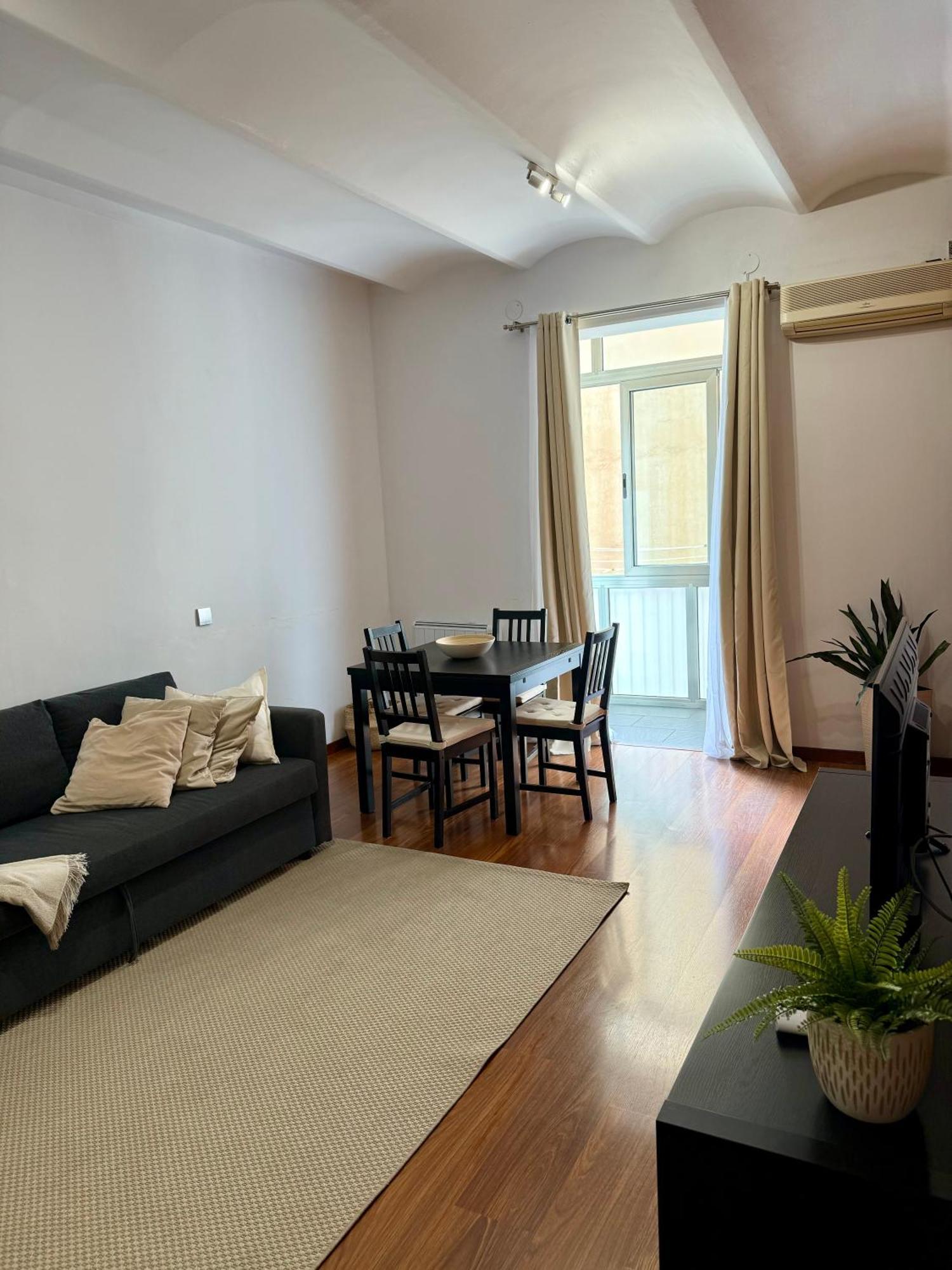 Newly Renovated Stylish Eixample - Great Location Apartamento *