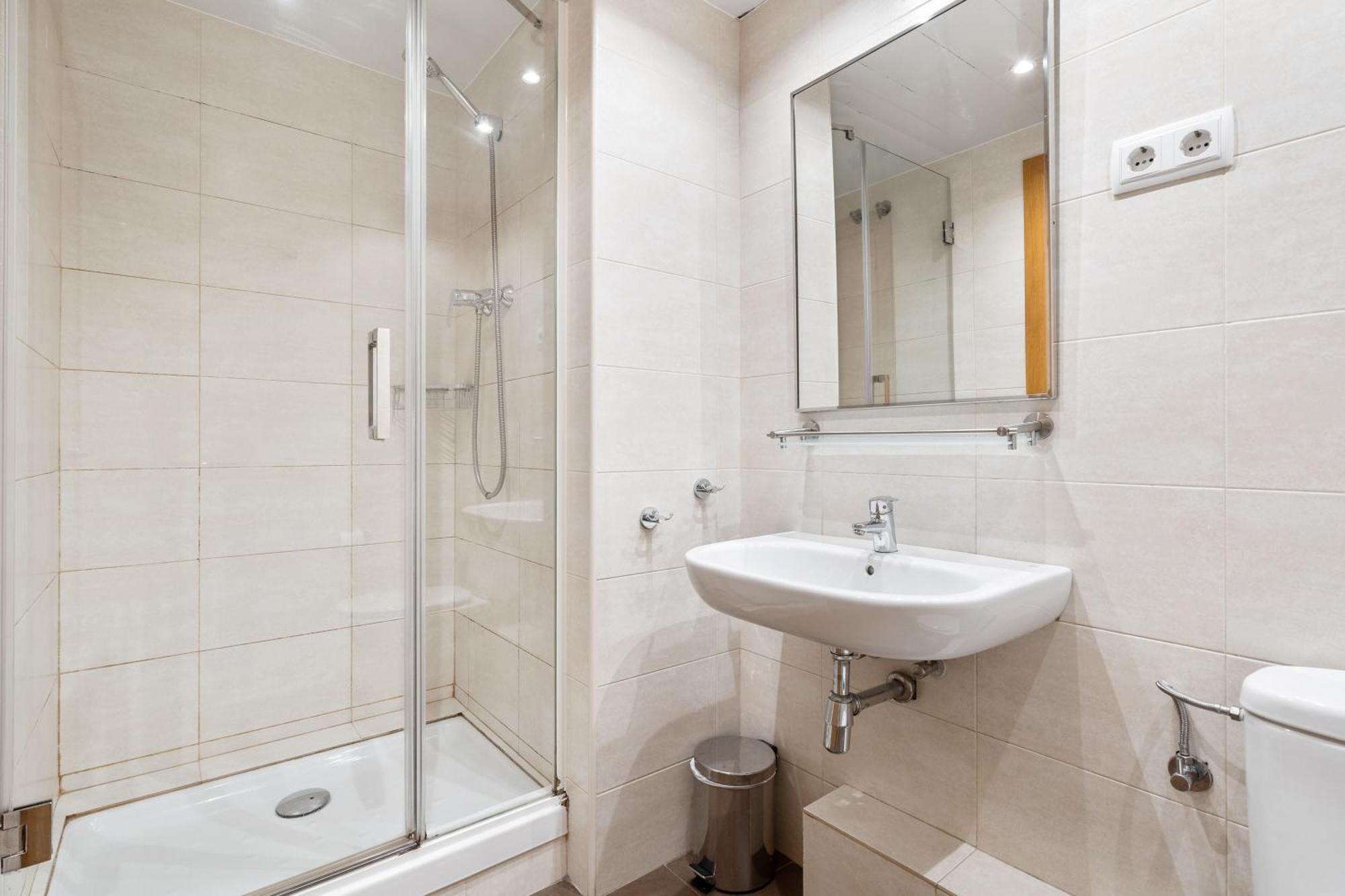 Flateli Pelayo H2 Apartamento *