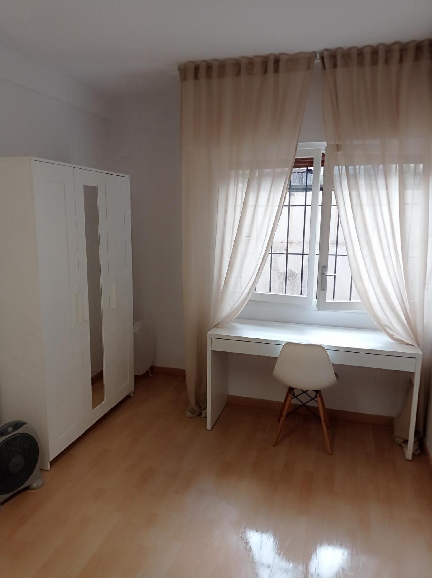 Hostal Sunny Central Double Bed Metro L5 - L1