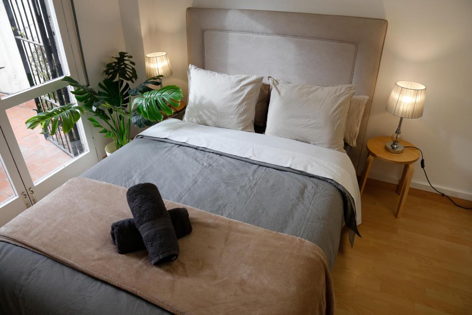 Hostal Sunny Central Double Bed Metro L5 - L1 *