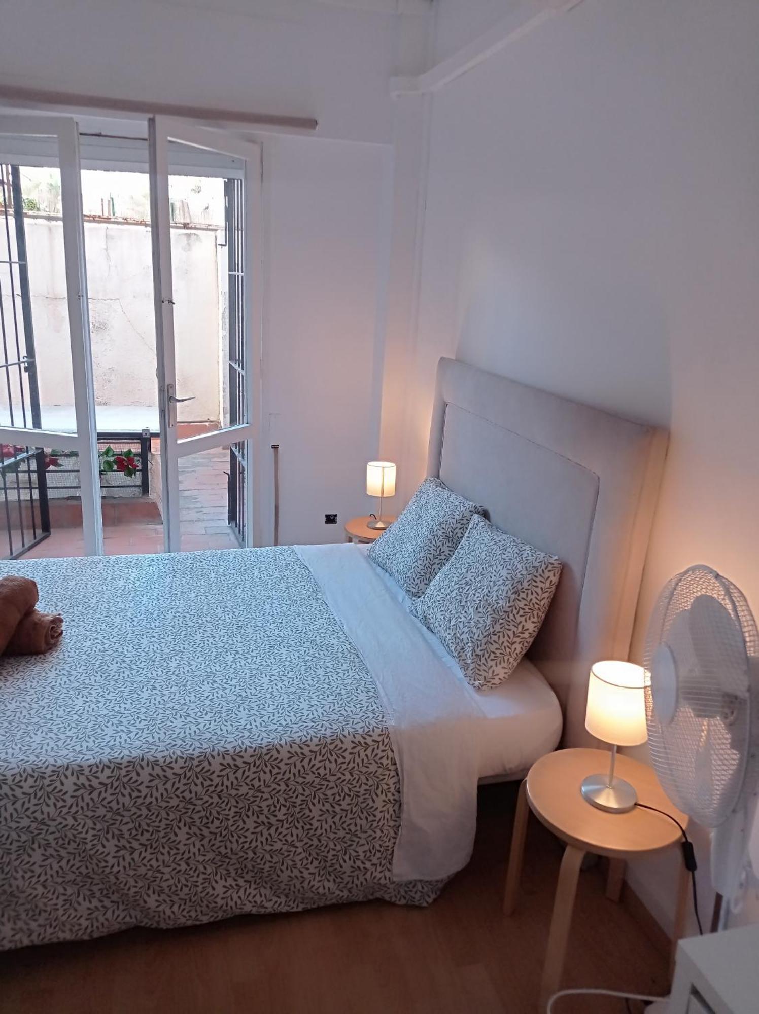 Sunny Central Double Bed Metro L5 - L1 * Barcelona
