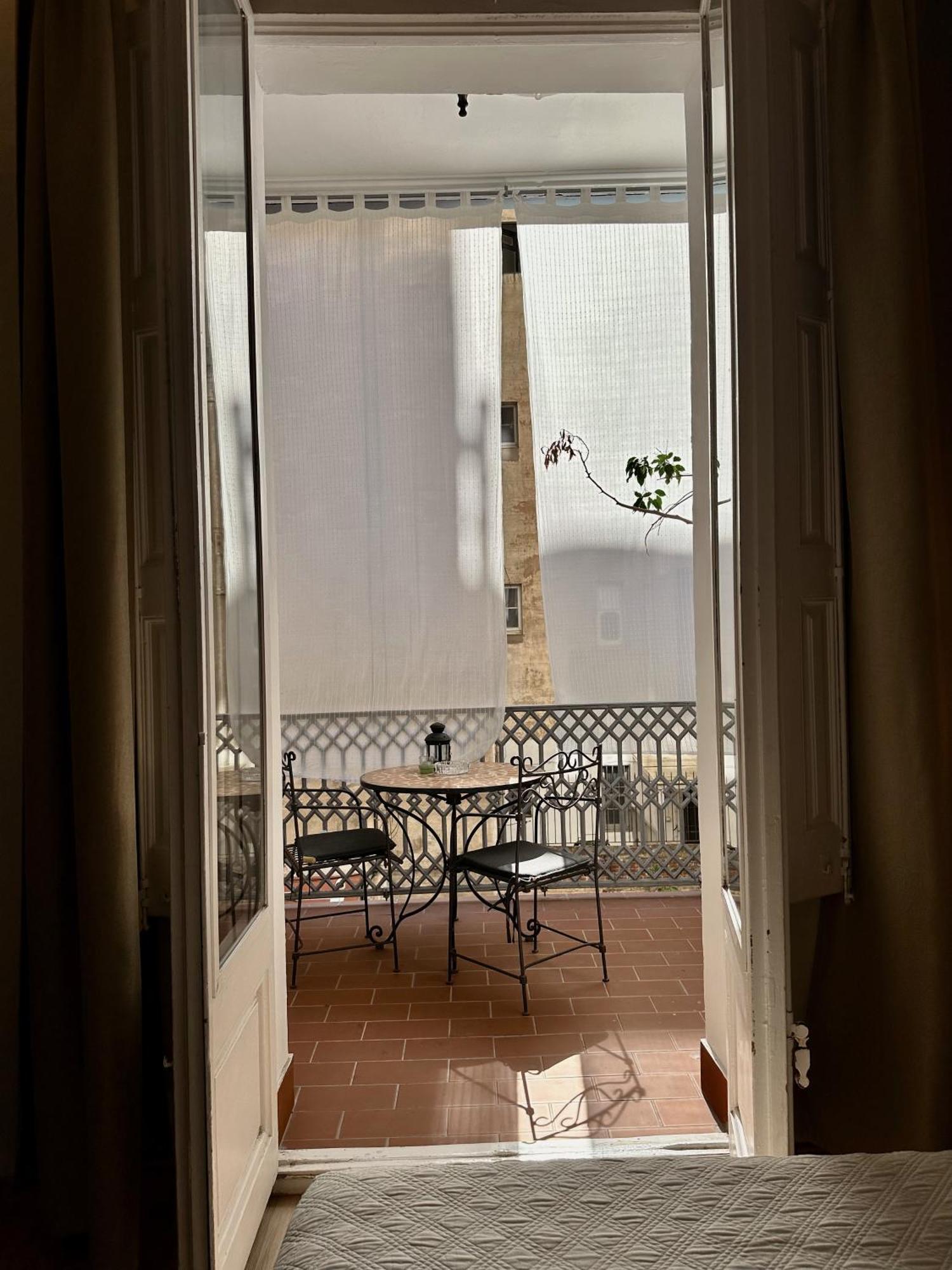 Casa Consell Gran Via, Guest house