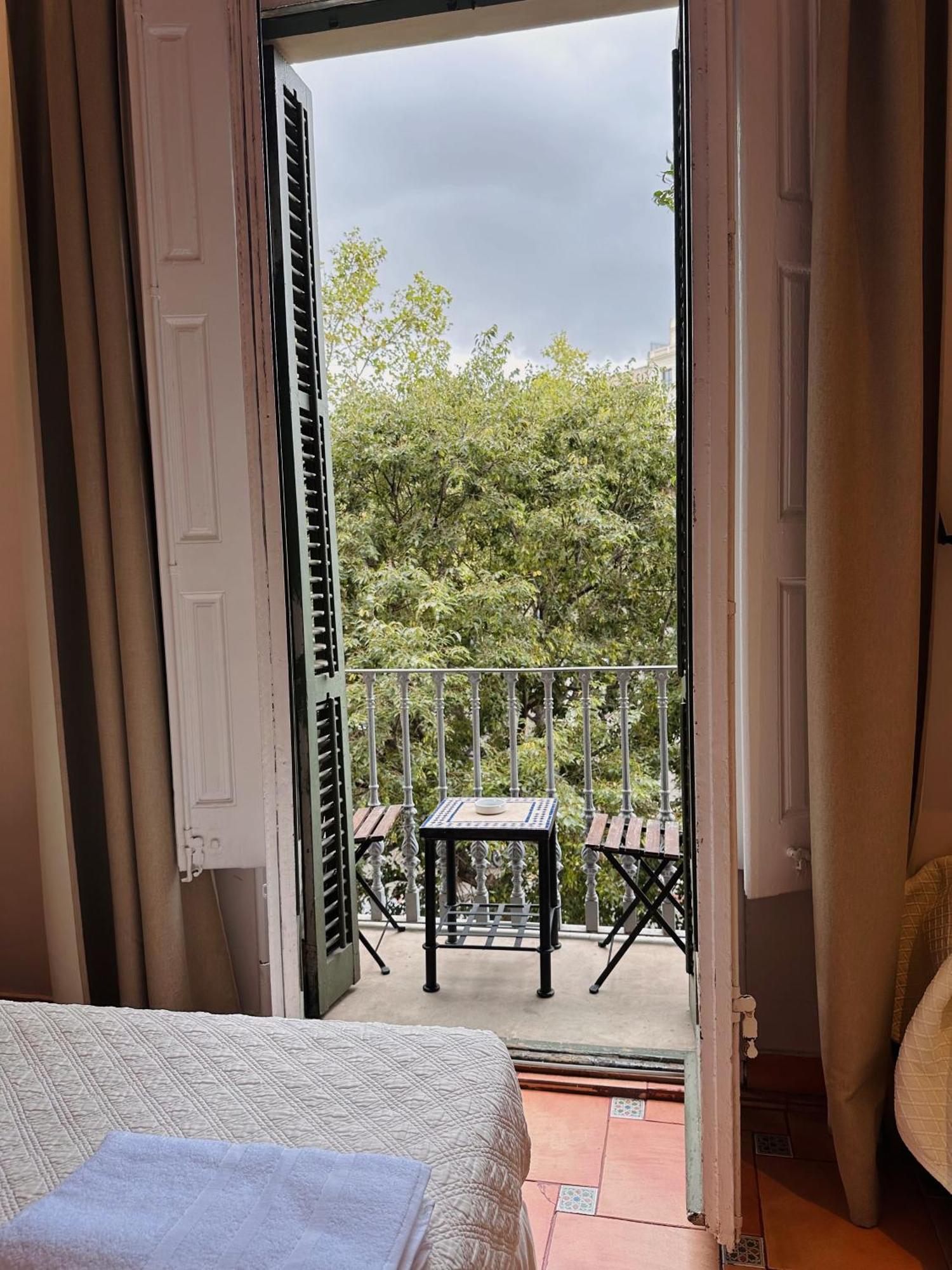 Casa Consell Gran Via, Guest house