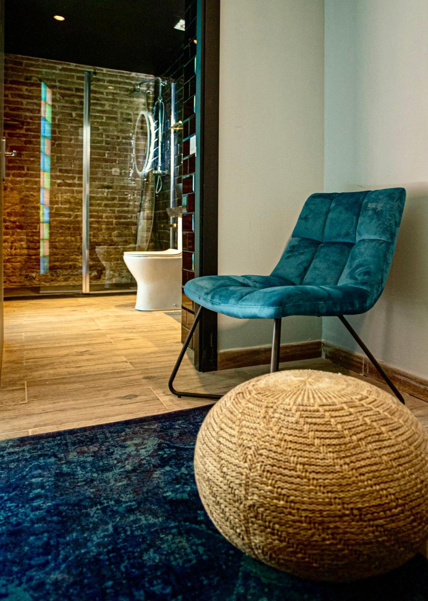 Lincoln Lounge Hotel
