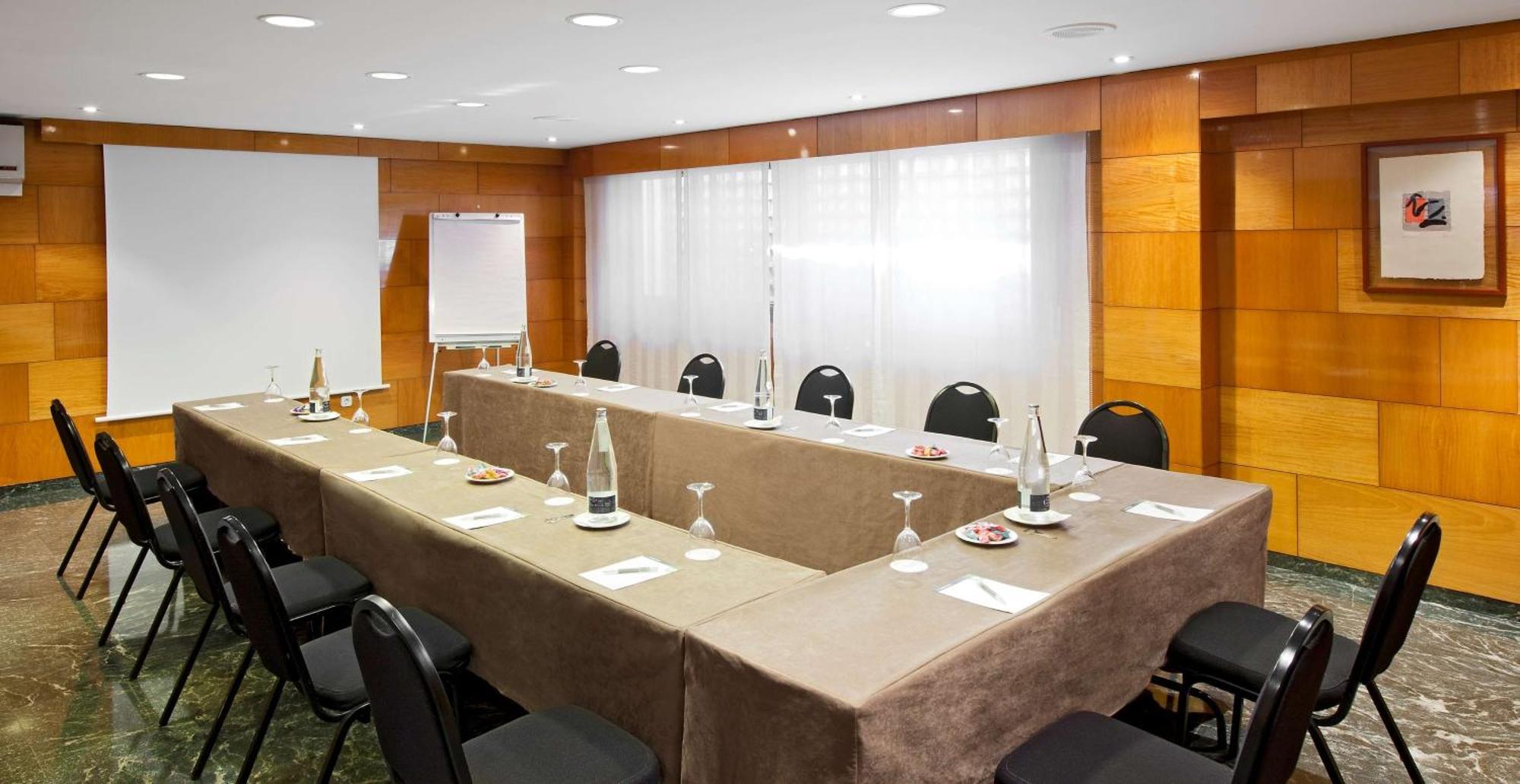 Nh Entenza Hotel 3*
