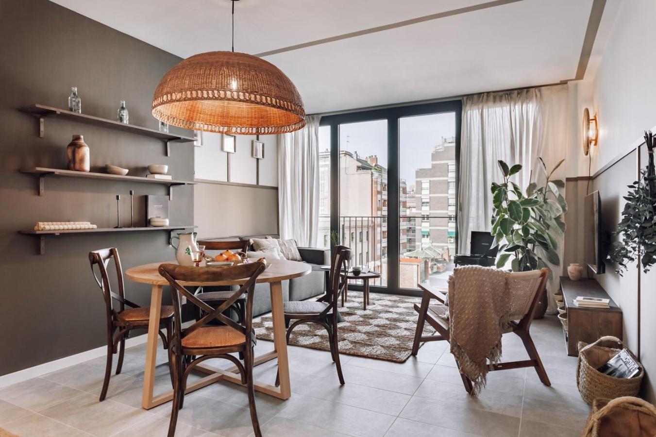 Botijo - 2 Bedrooms In Eixample Esquerra Barcelona