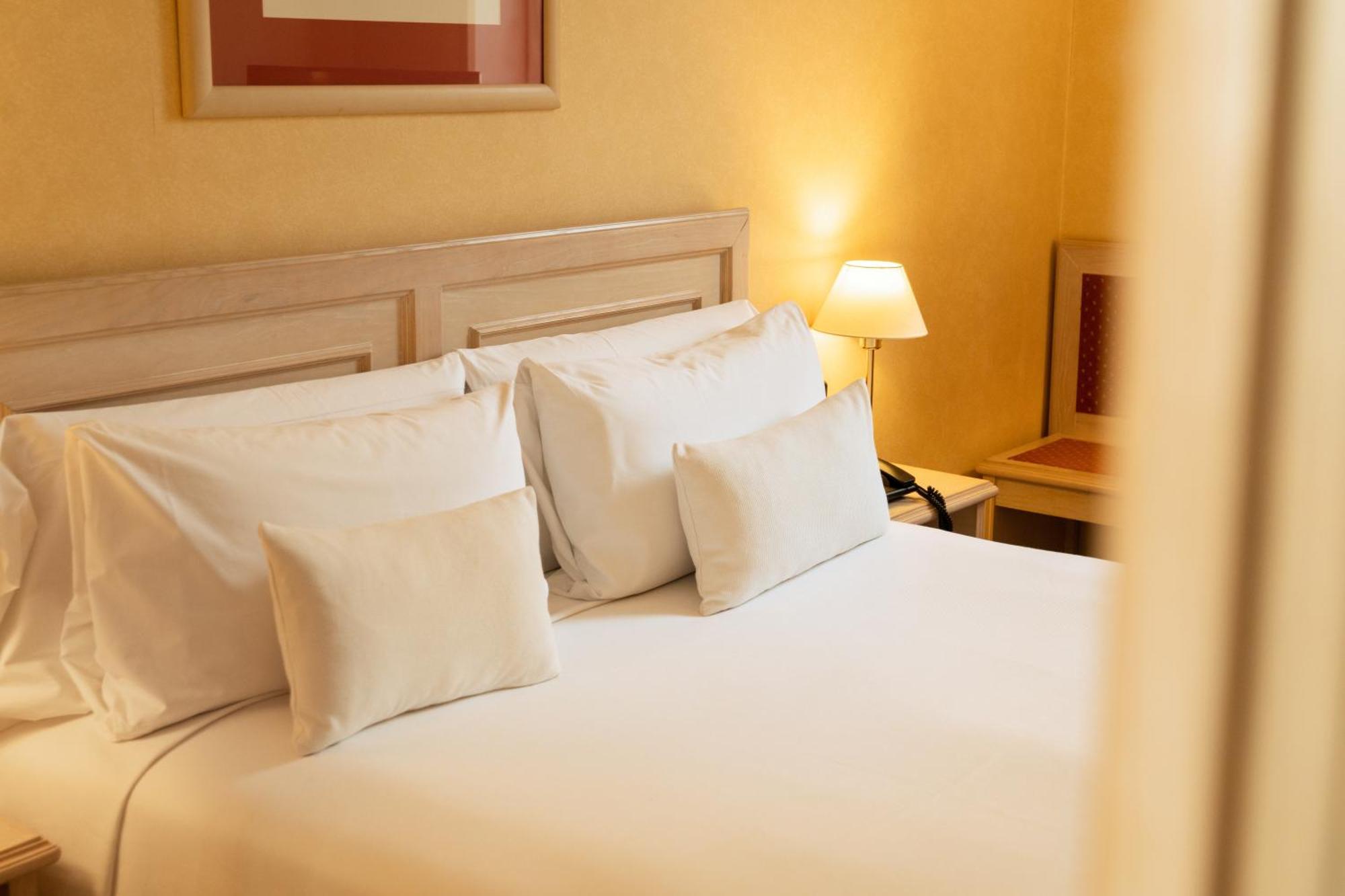 Sunotel Aston Hotel 3*