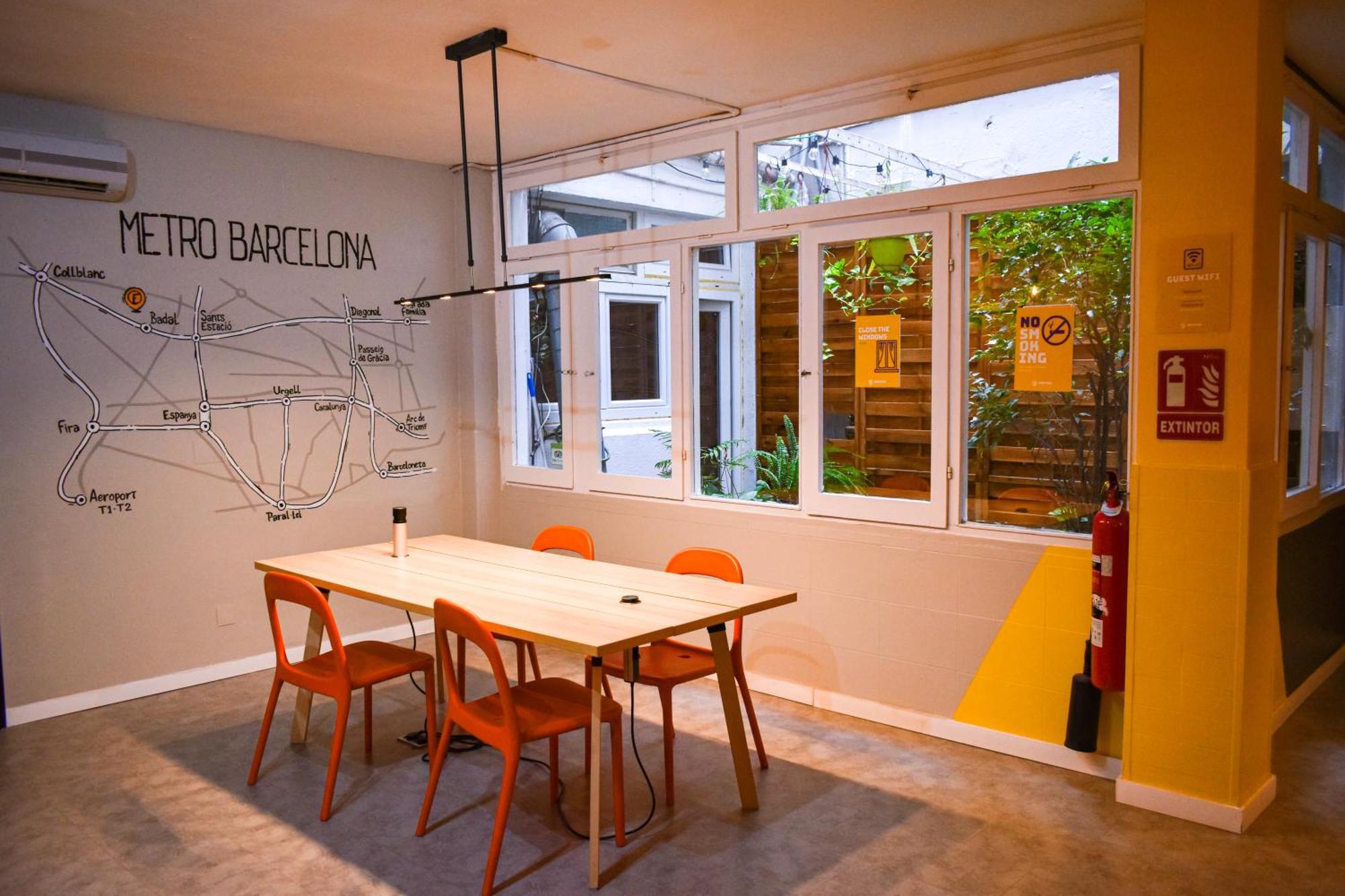 Onefam Les Corts Hostal *