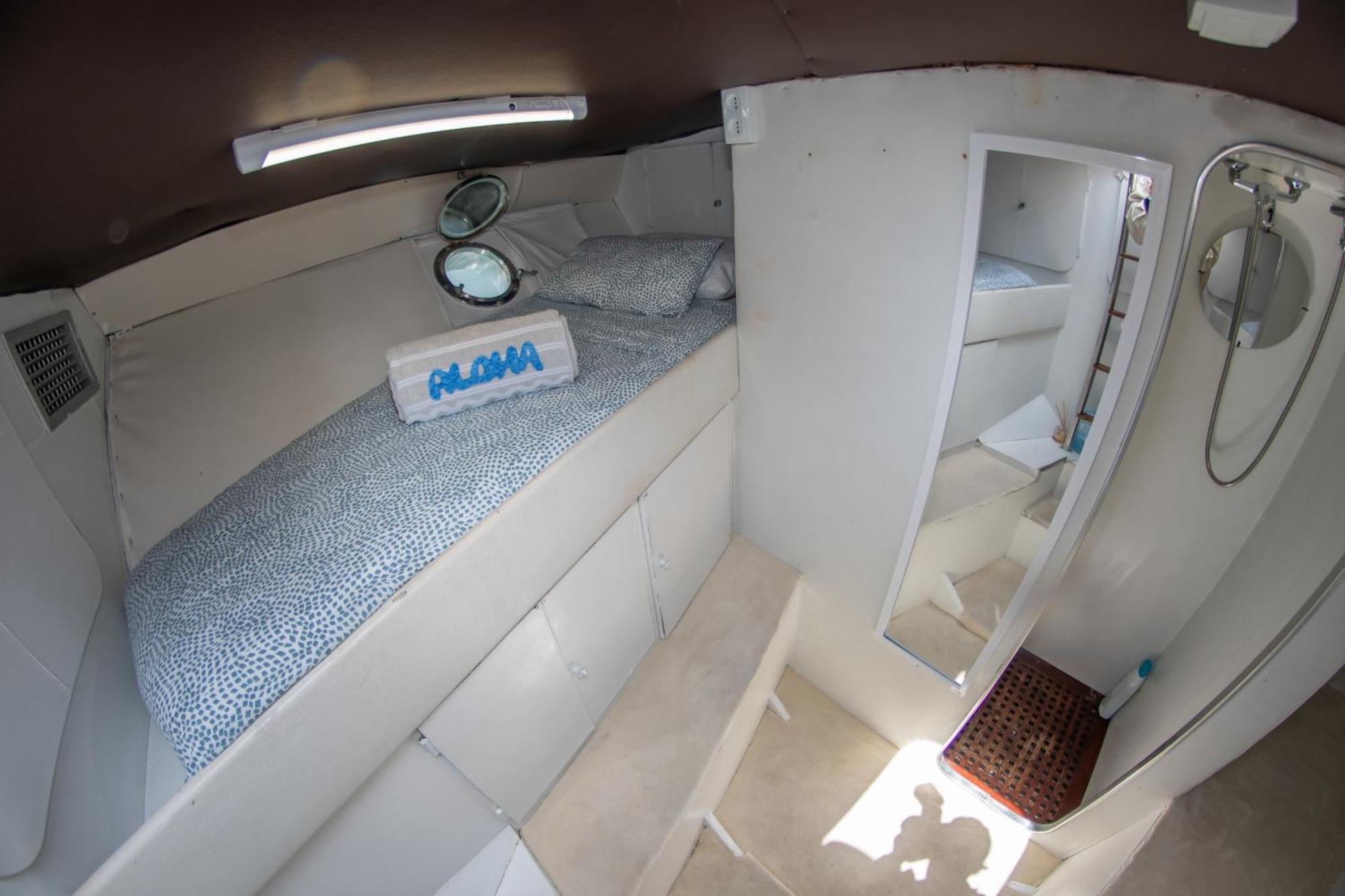 Aloha Boat Hotel en barco *