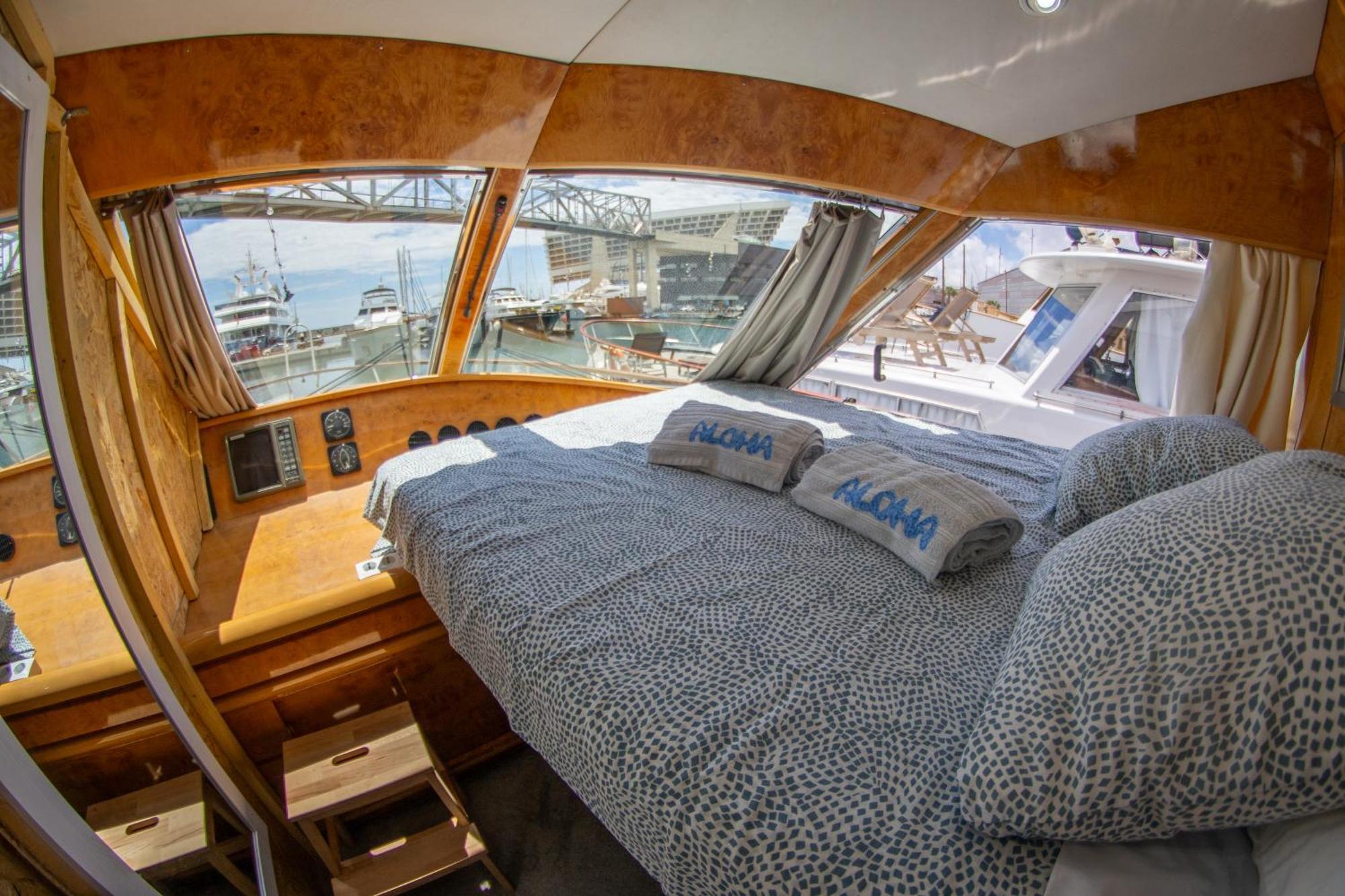 Aloha Boat Hotel en barco
