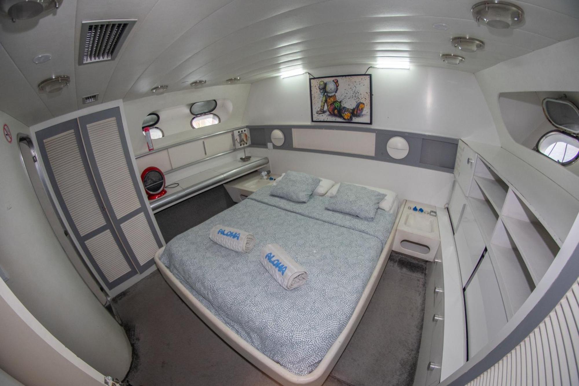 Aloha Boat Hotel en barco *