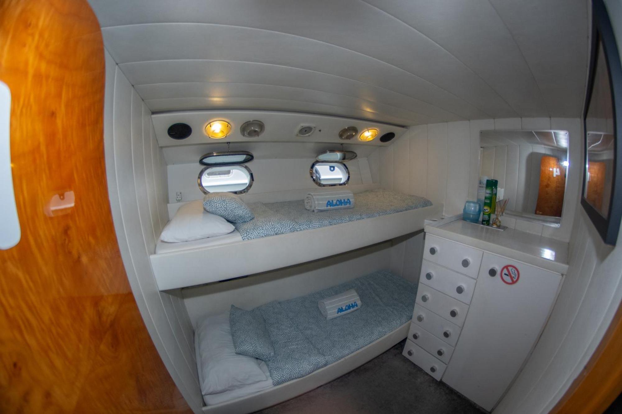 Hotel en barco Aloha Boat Barcelona