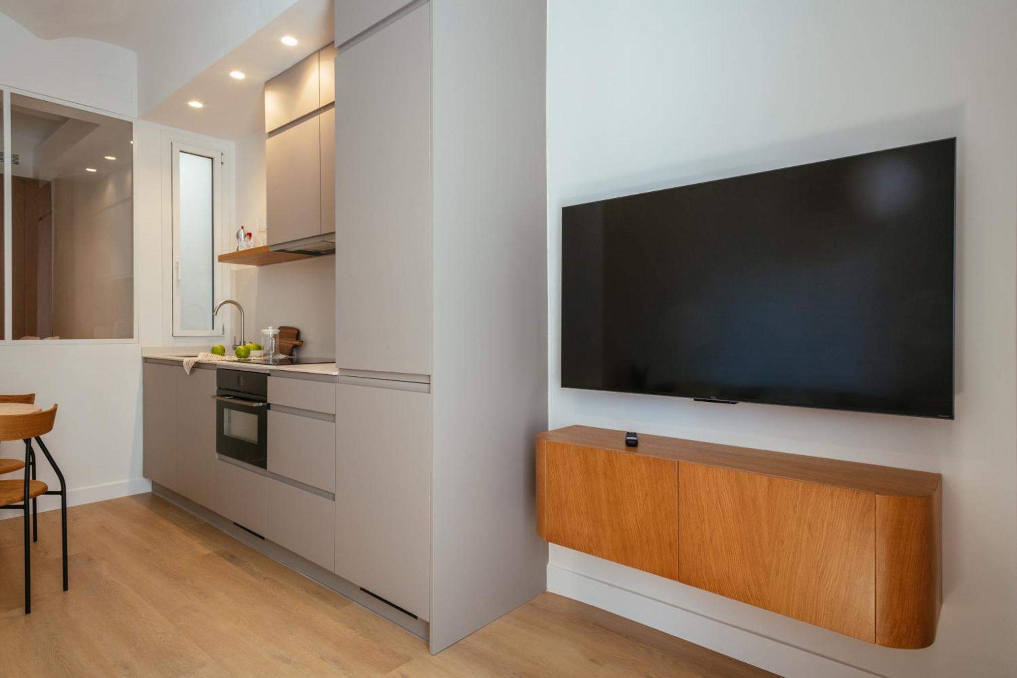 Newly Renovated Stylish Eixample - Great Location Apartment *