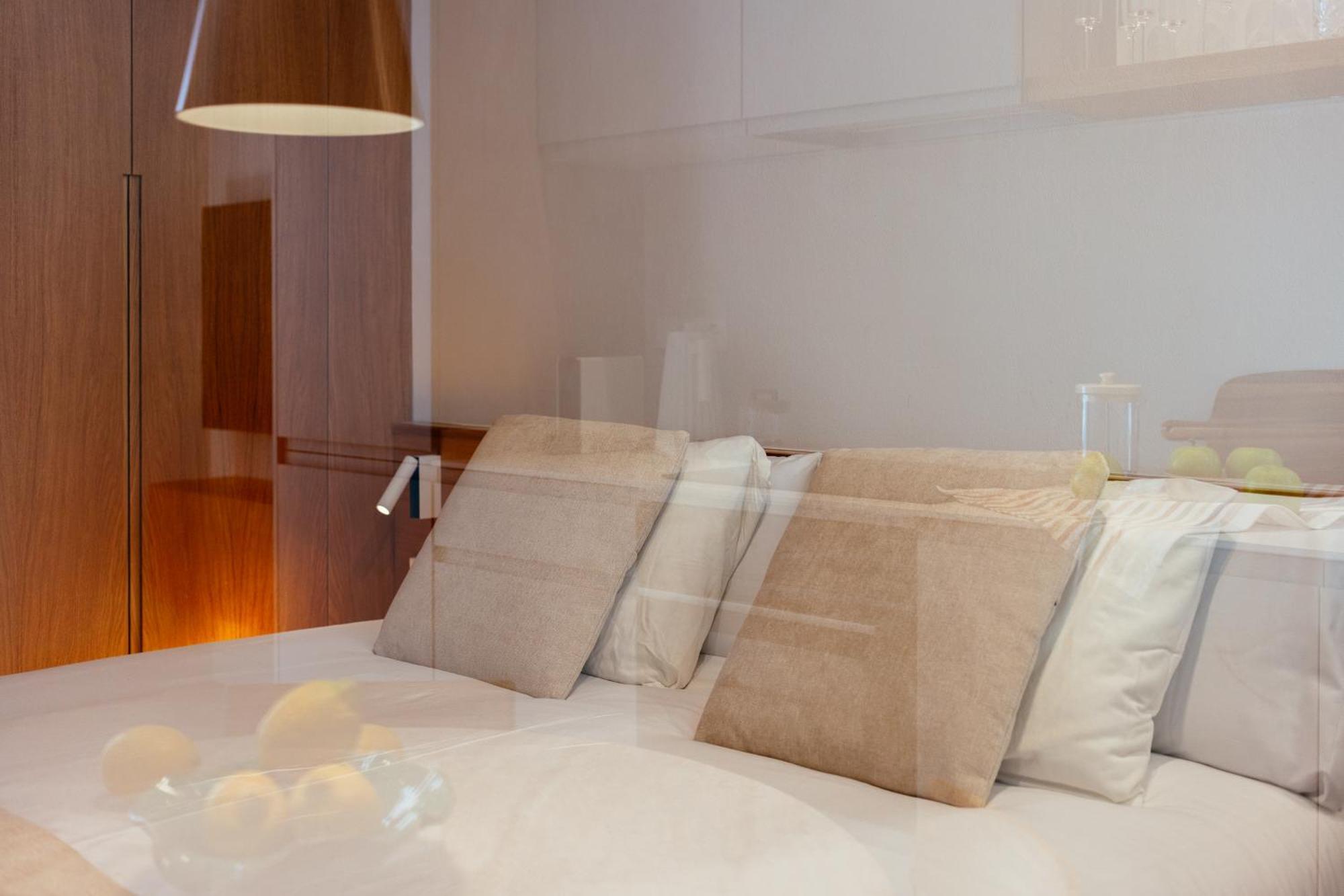 Newly Renovated Stylish Eixample - Great Location Apartment Barcelona