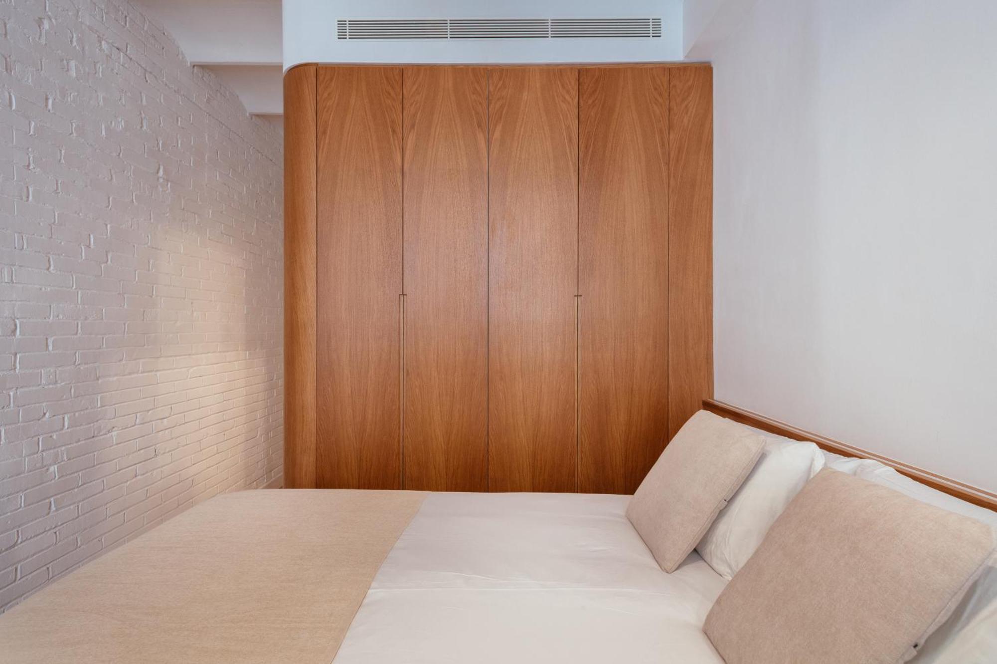 Newly Renovated Stylish Eixample - Great Location Barcelona