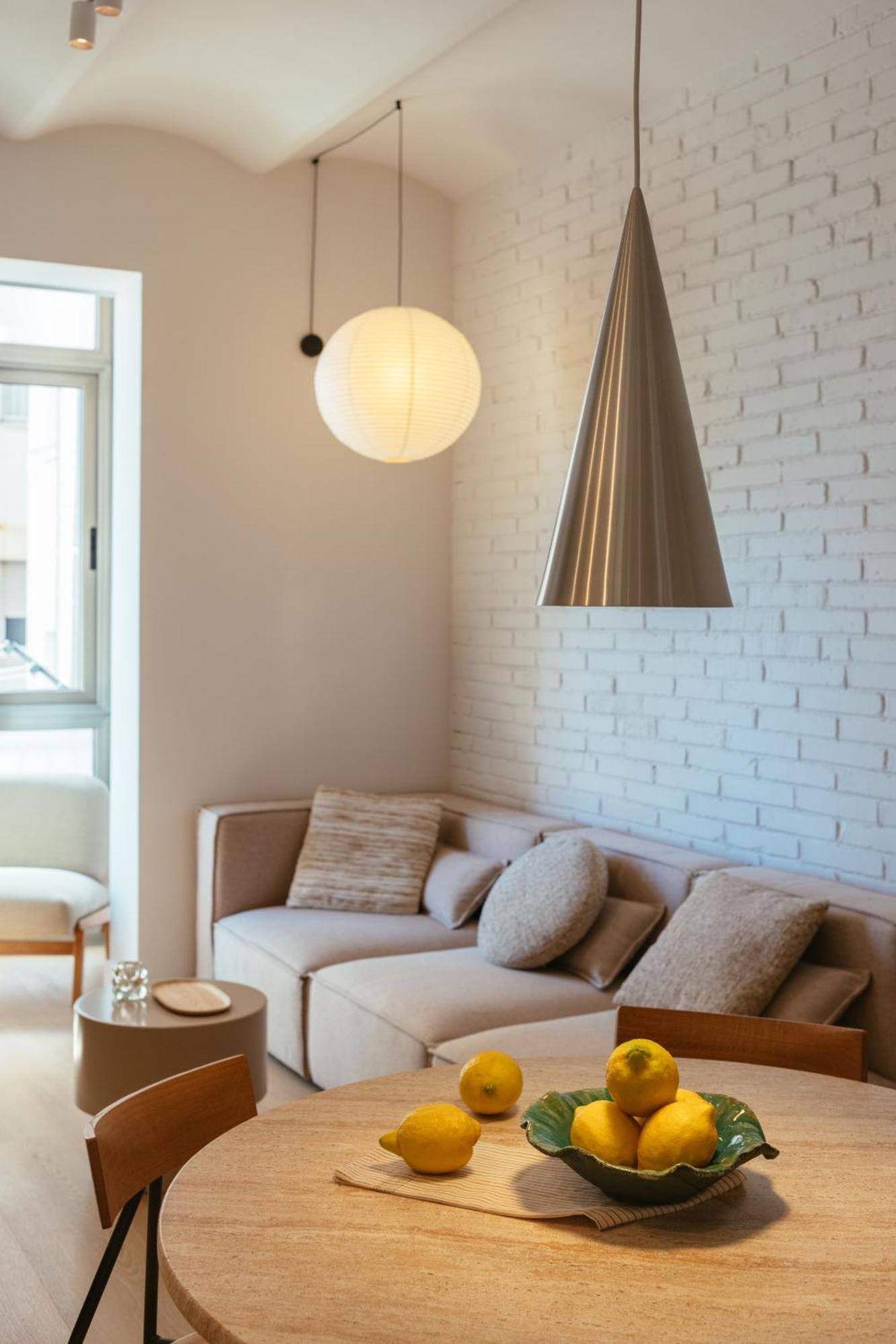 Newly Renovated Stylish Eixample - Great Location Barcelona