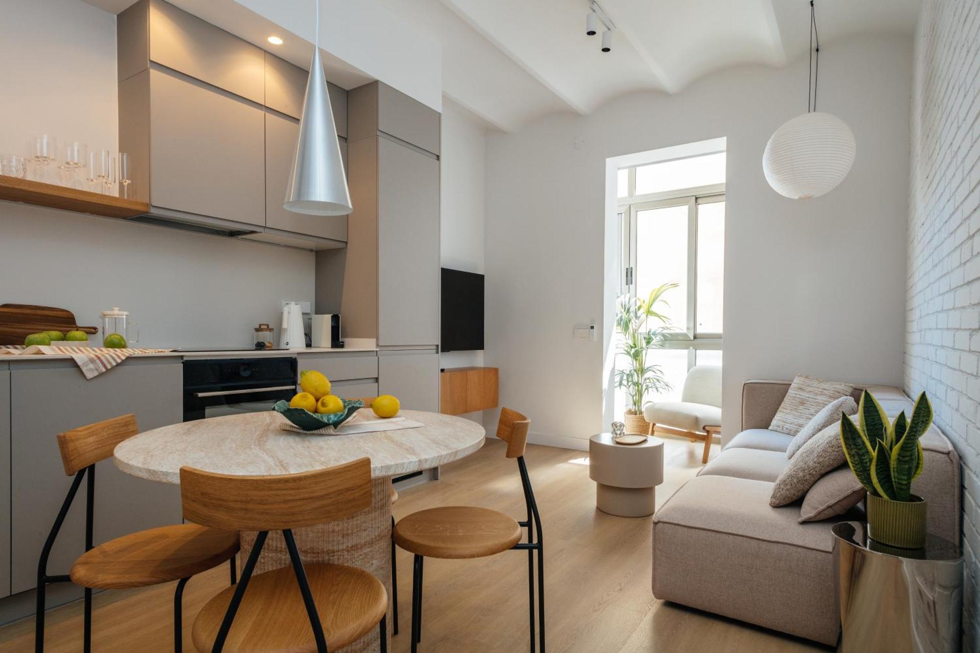 Newly Renovated Stylish Eixample - Great Location * Barcelona
