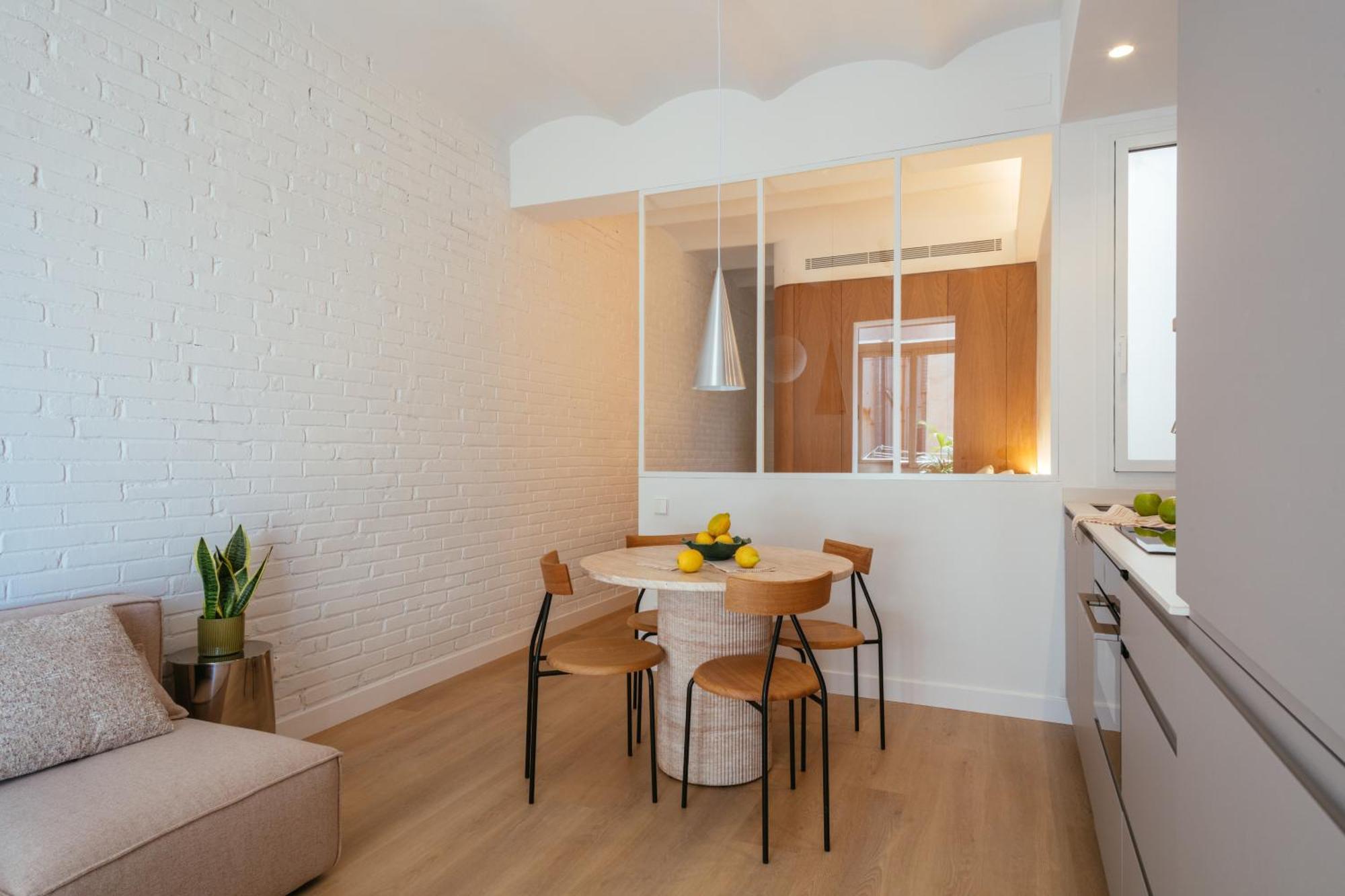 Newly Renovated Stylish Eixample - Great Location Barcelona