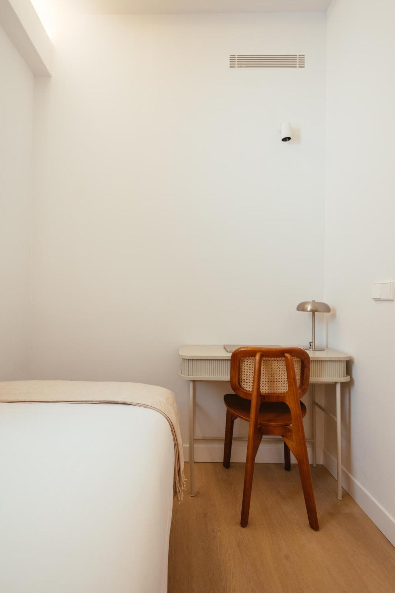 Newly Renovated Stylish Eixample - Great Location