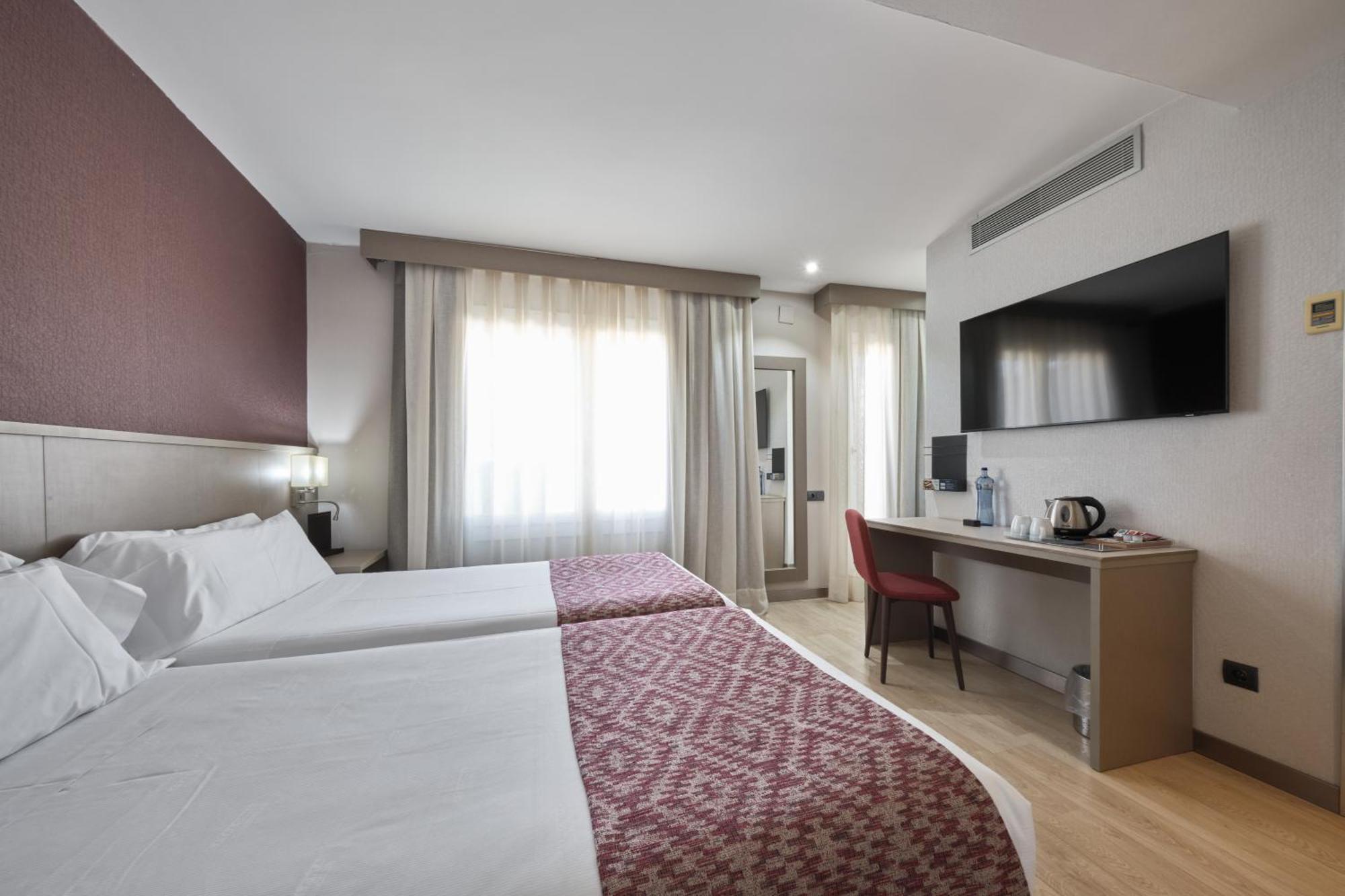 Catalonia Park Güell Hotel 3*