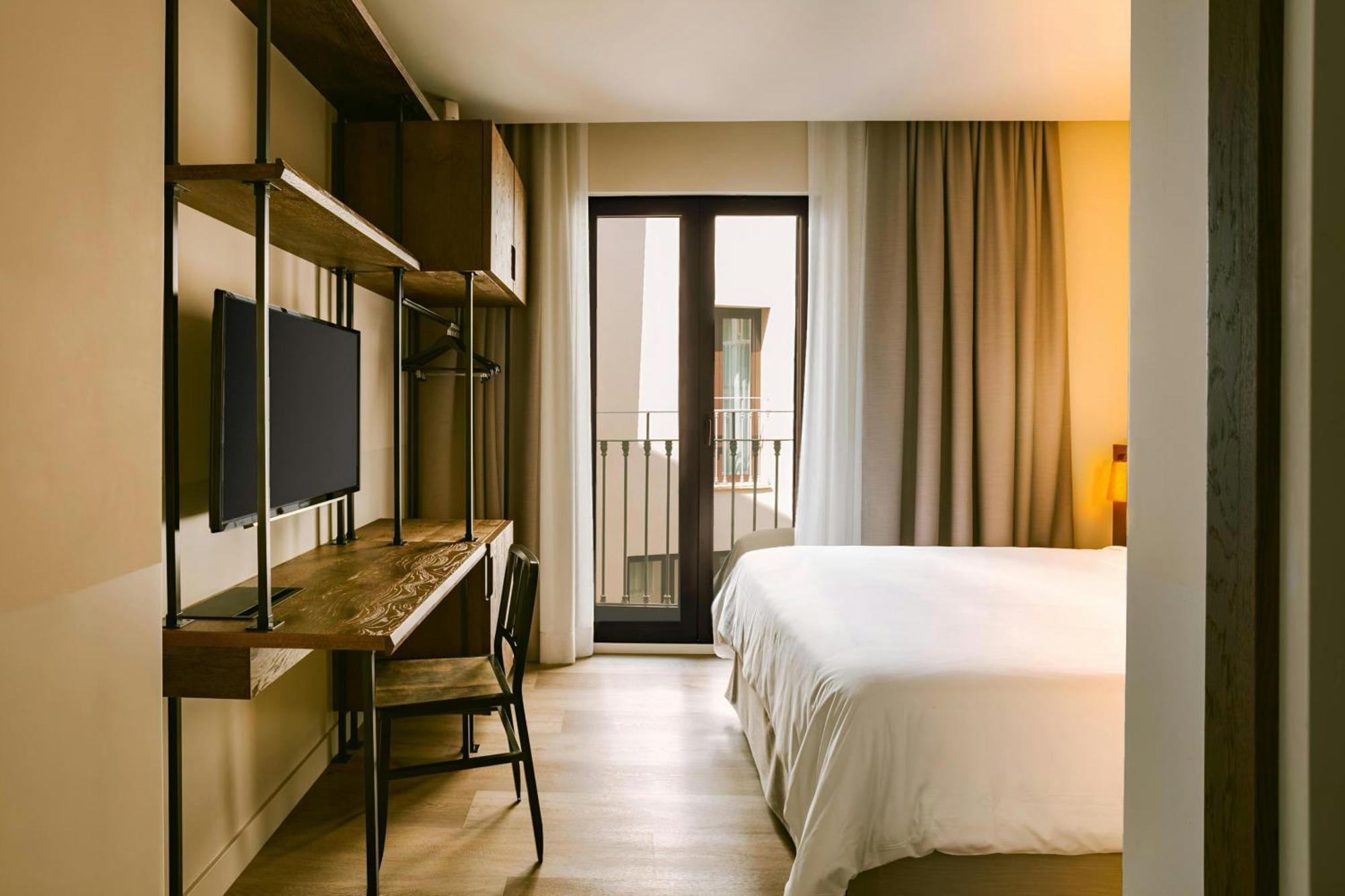Casa Luz Placa Universitat, Sonder By Marriott Bonvoy Hotel 4*