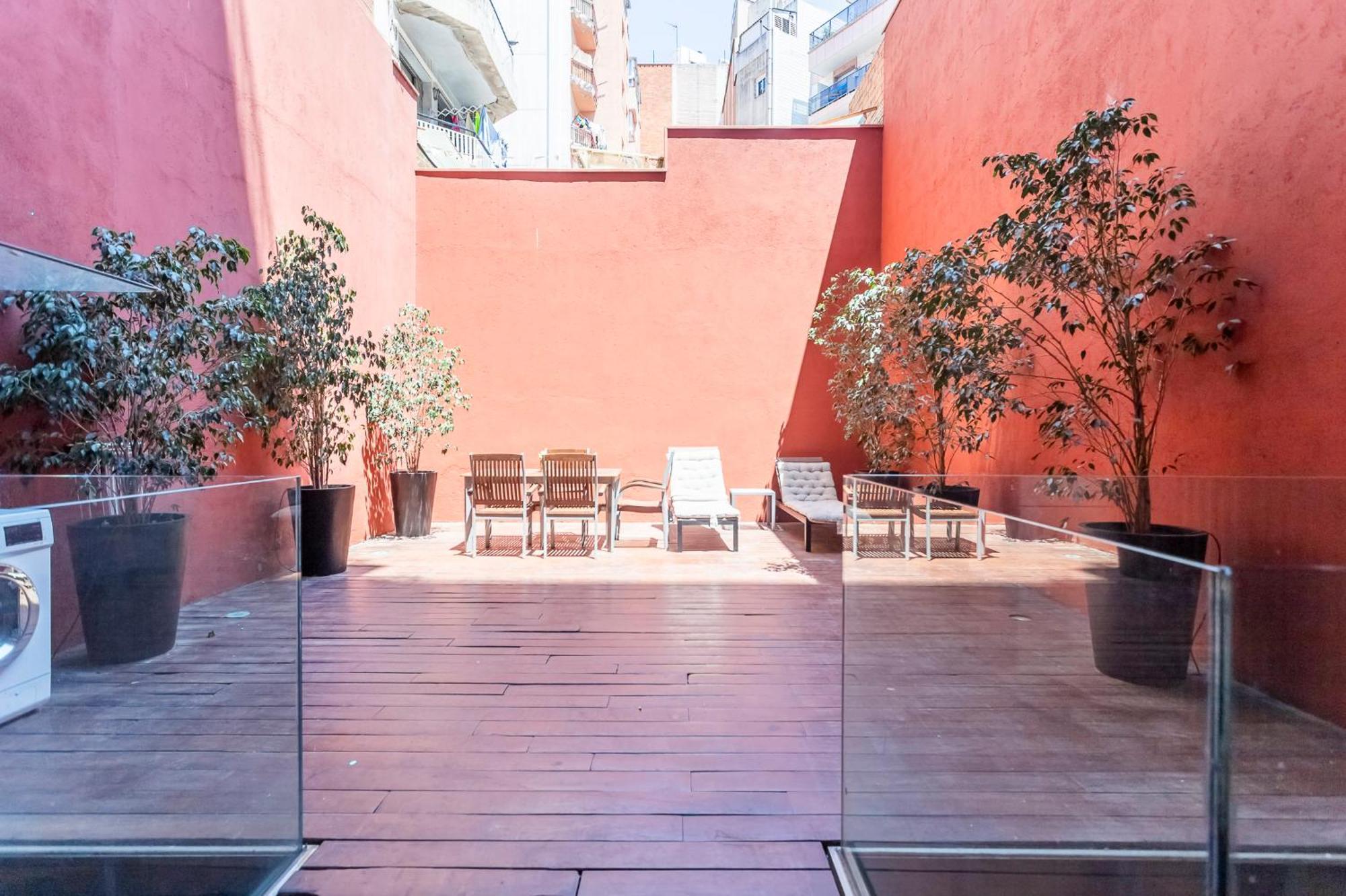 - Pool Terrace In Center *
