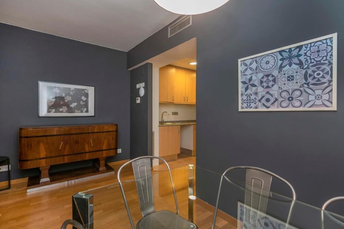 Apartamento 2 Bedroom With Balcony In Eixample 3-2 *