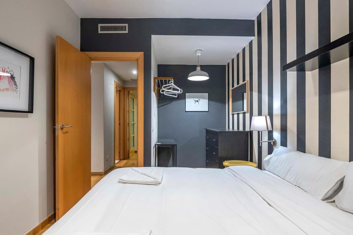 2 Bedroom With Balcony In Eixample 3-2