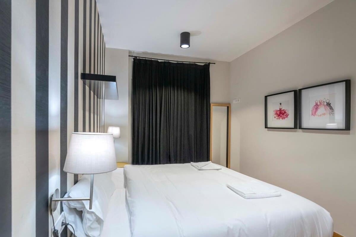 Apartamento 2 Bedroom With Balcony In Eixample 3-2 *