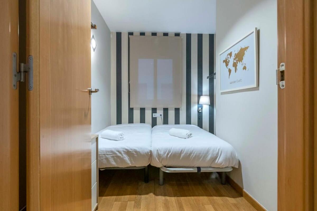 2 Bedroom With Balcony In Eixample 3-2 Barcelona