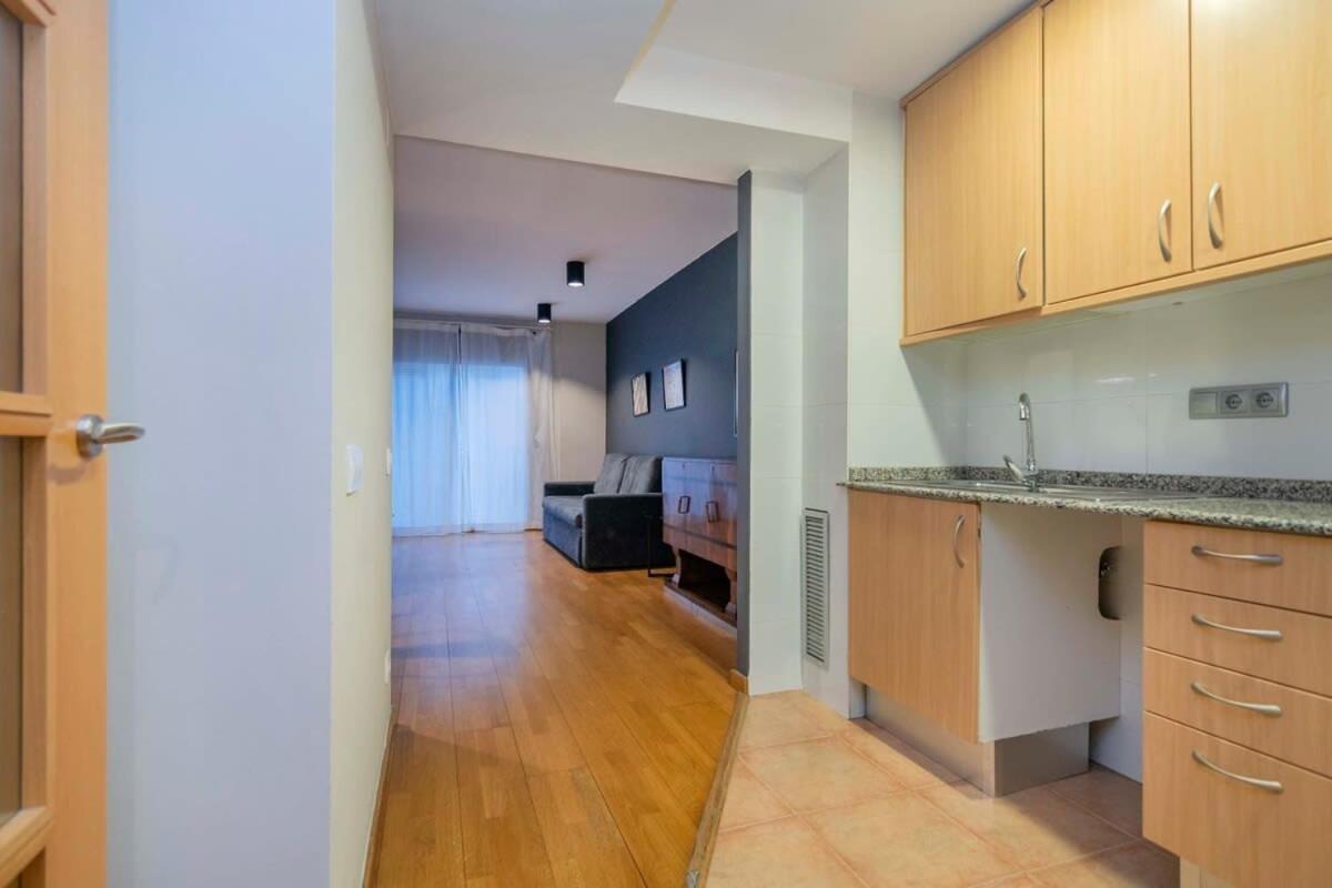 2 Bedroom With Balcony In Eixample 3-2 Apartamento