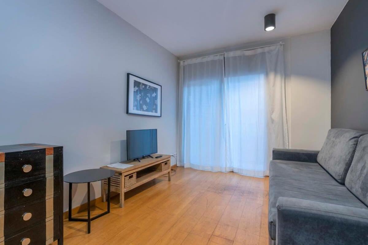 Apartamento 2 Bedroom With Balcony In Eixample 3-2