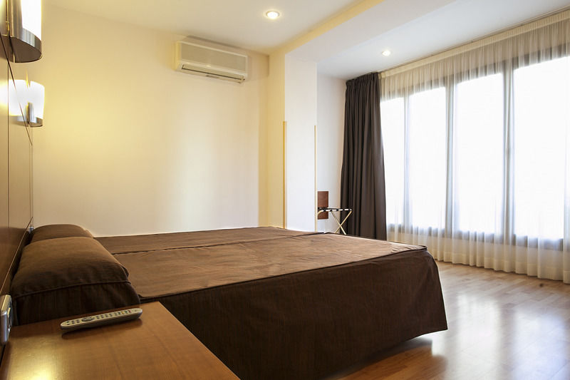 Via Augusta Hotel 2*