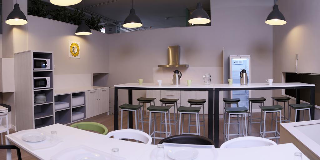 Hostal Hola Eixample Barcelona