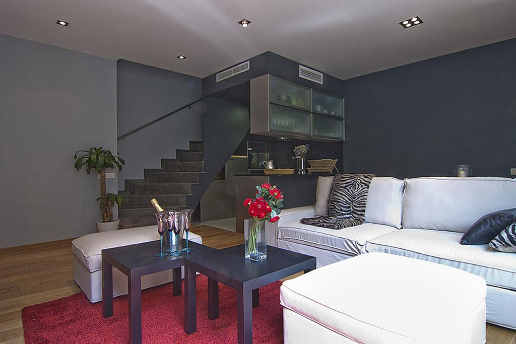 - Gracia Pool Center Barcelona