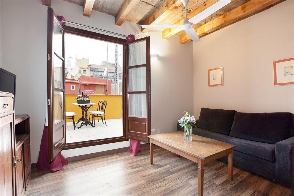 Nextdoor Gothic Window Apartamento