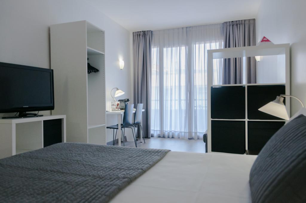 Atenea Calabria Apartahotel Barcelona