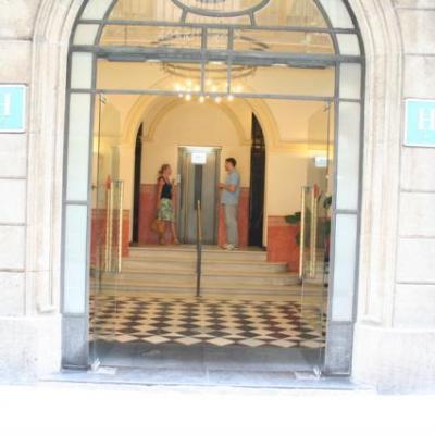 Peninsular Hotel *