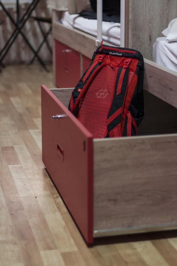 Break N Bed Hostal *