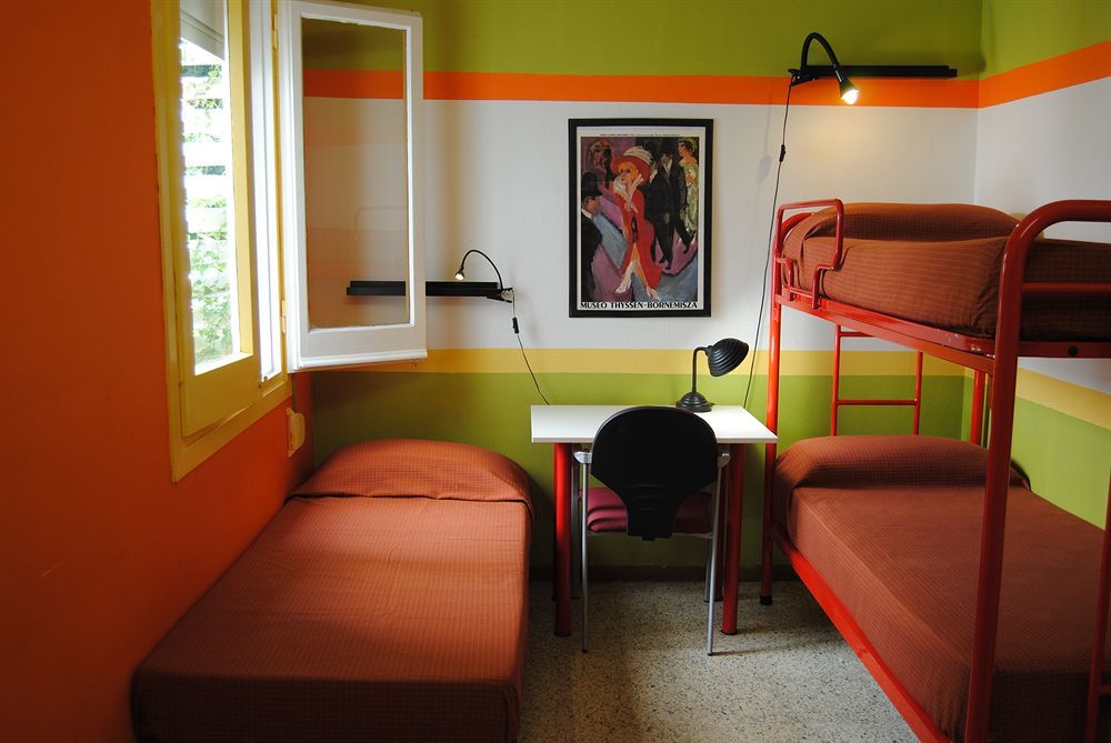 Hostal Residencia Albergue Studio *