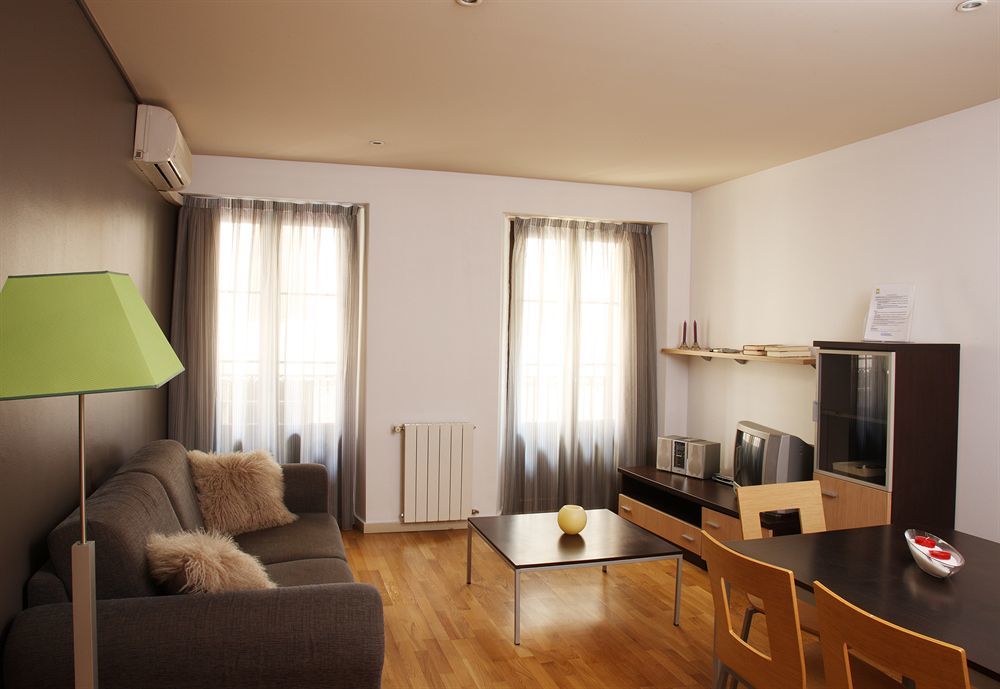 Mh Ramblas Apartamento *