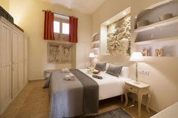 Nextdoor Gaudi Barcelona