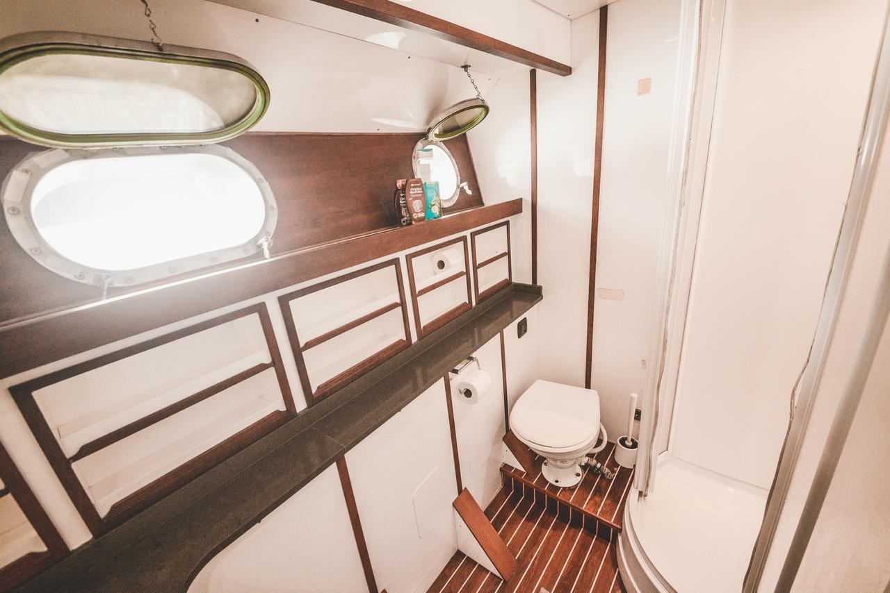 Motor Yacht Boatel Hotel en barco Barcelona