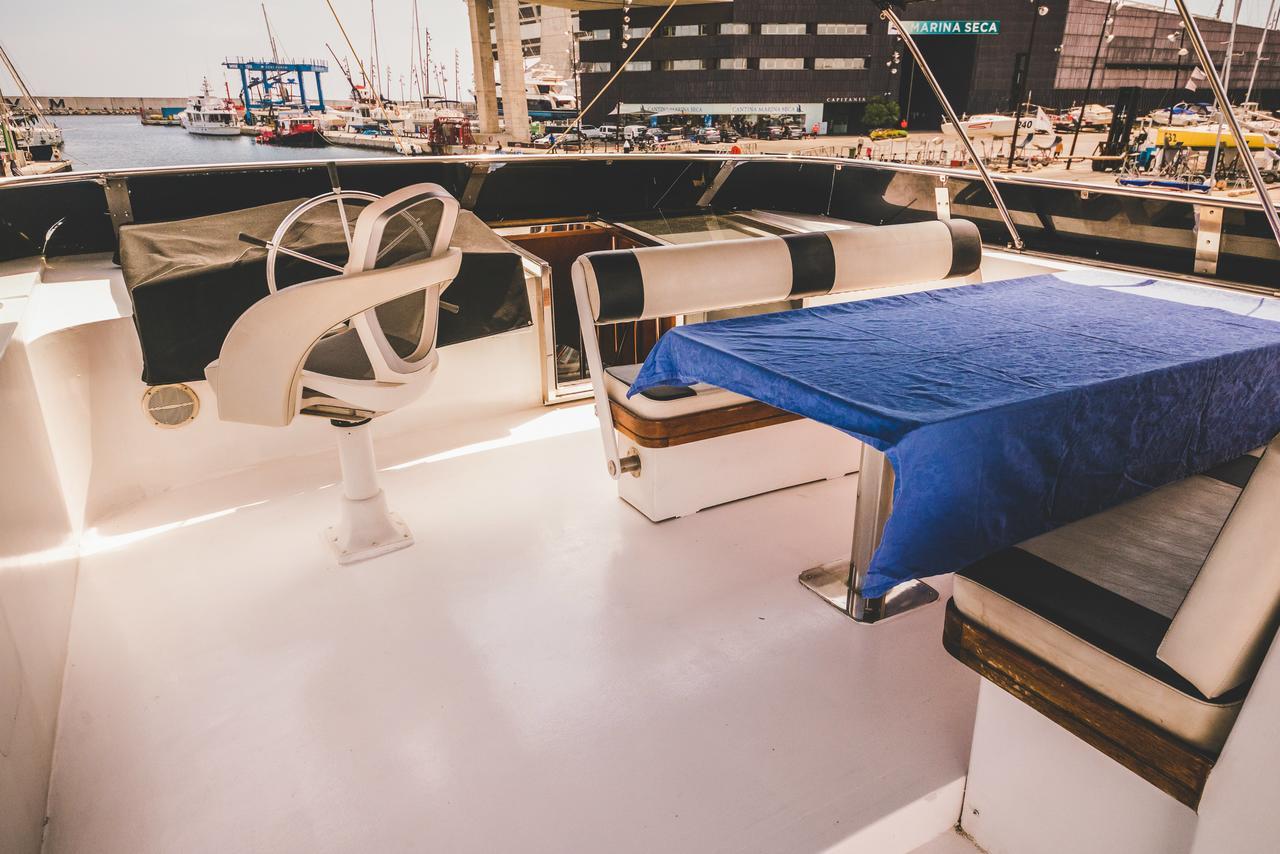 Motor Yacht Boatel Hotel en barco *